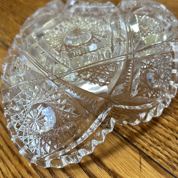 Imperial Glass Co. NUCUT glass heart shaped crystal nut dish. Clear sawtooth rim - Picture 3 of 9